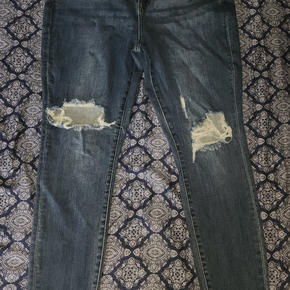 Judy Blue Distressed Skinny Jeans in Dark Blue